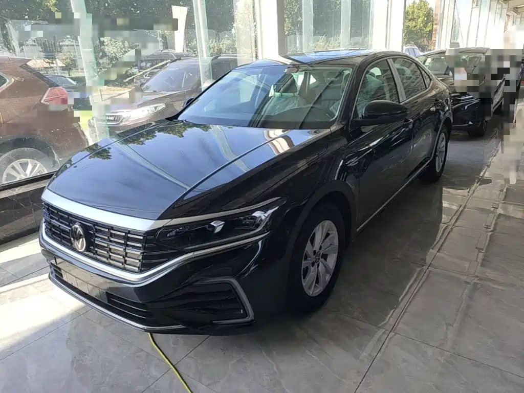 Volkswagen Passat PHEV — фото 2