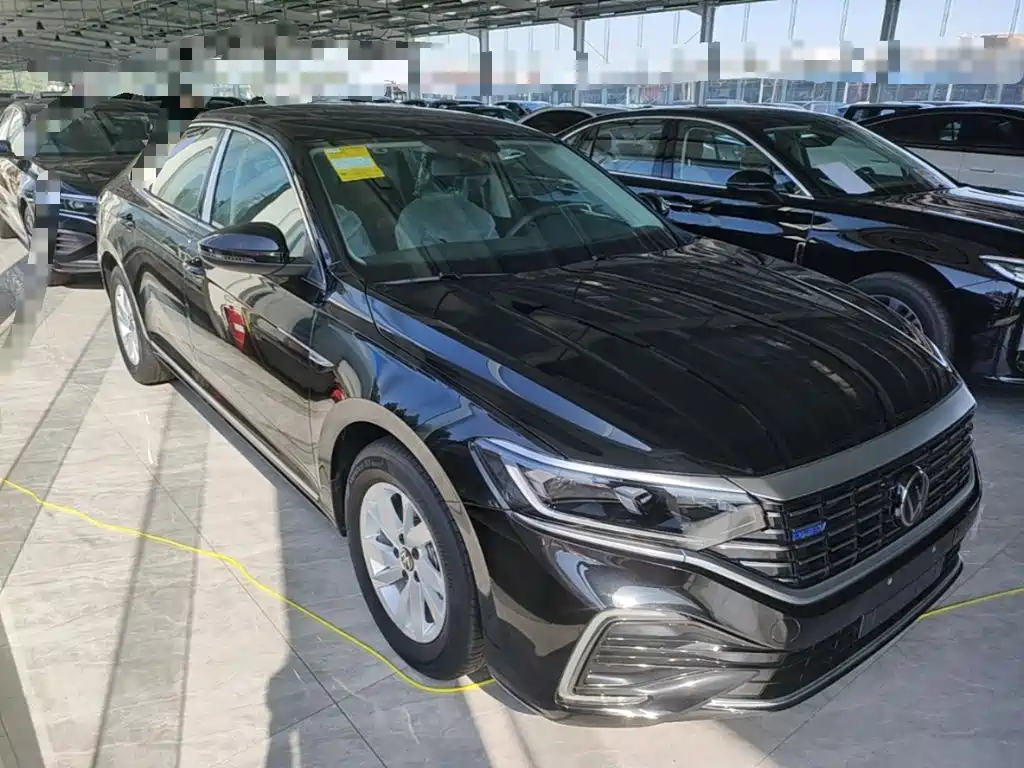 Volkswagen Passat PHEV — фото 4