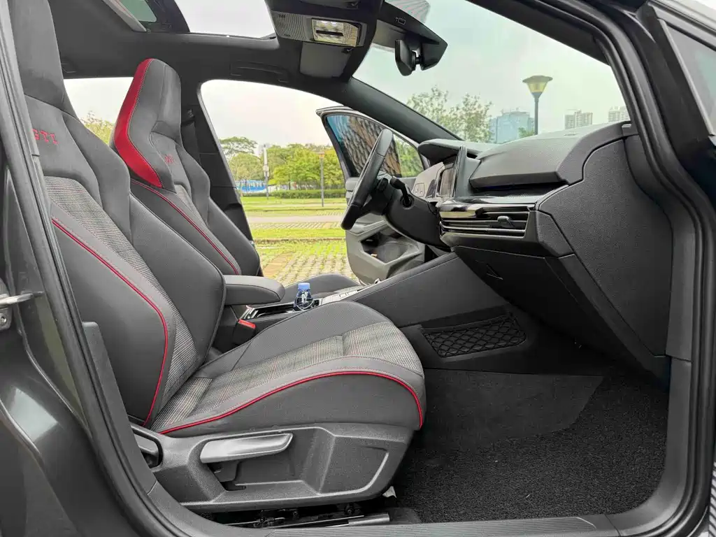 Volkswagen Golf GTI — фото 15