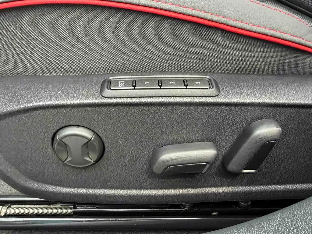 Volkswagen Golf GTI — фото 18