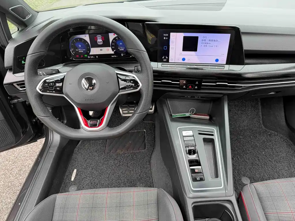 Volkswagen Golf GTI — фото 19