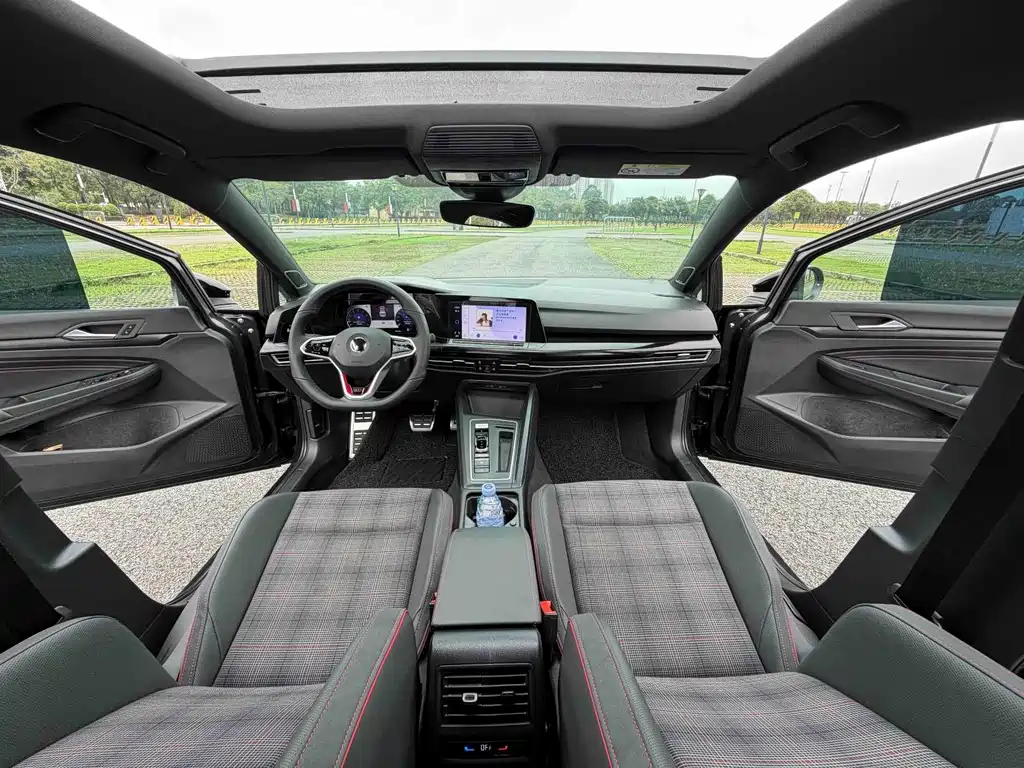 Volkswagen Golf GTI — фото 26