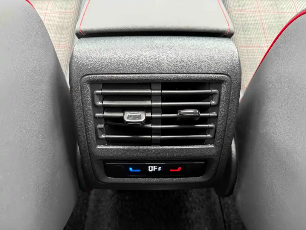 Volkswagen Golf GTI — фото 28