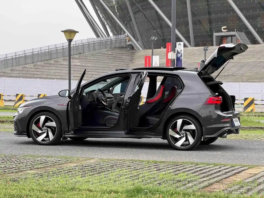 Volkswagen Golf GTI — фото 30