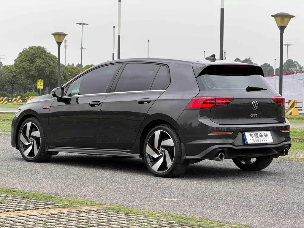 Volkswagen Golf GTI — фото 6