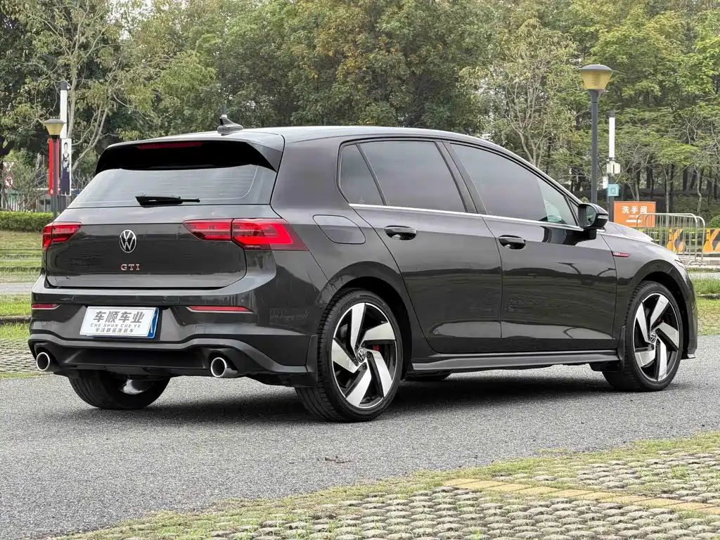 Volkswagen Golf GTI — фото 8