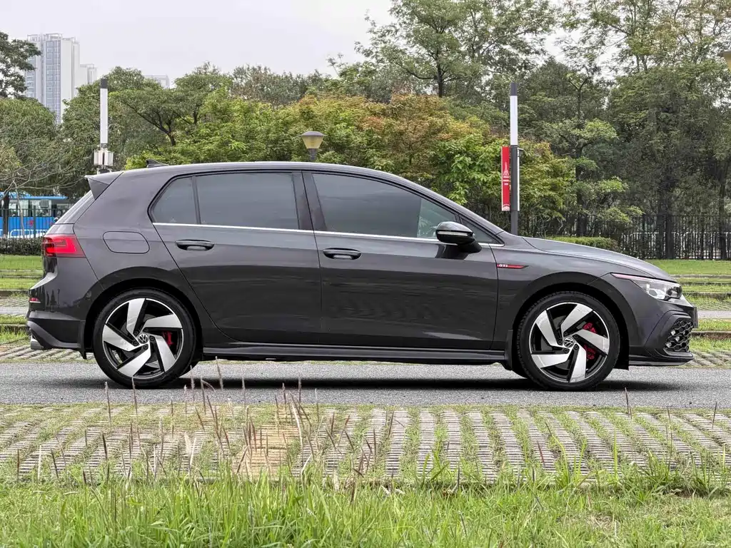Volkswagen Golf GTI — фото 10