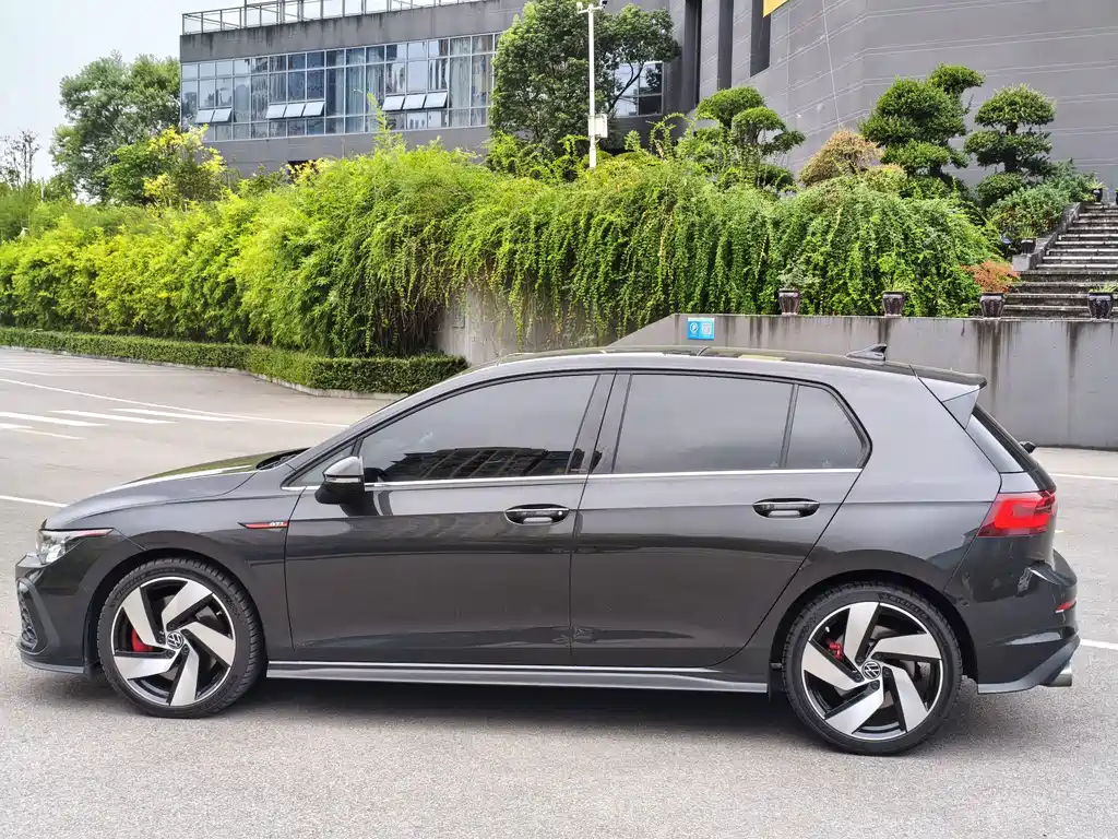 Volkswagen Golf GTI — фото 13