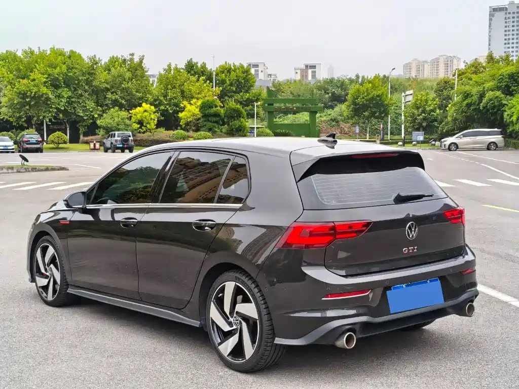 Volkswagen Golf GTI — фото 14
