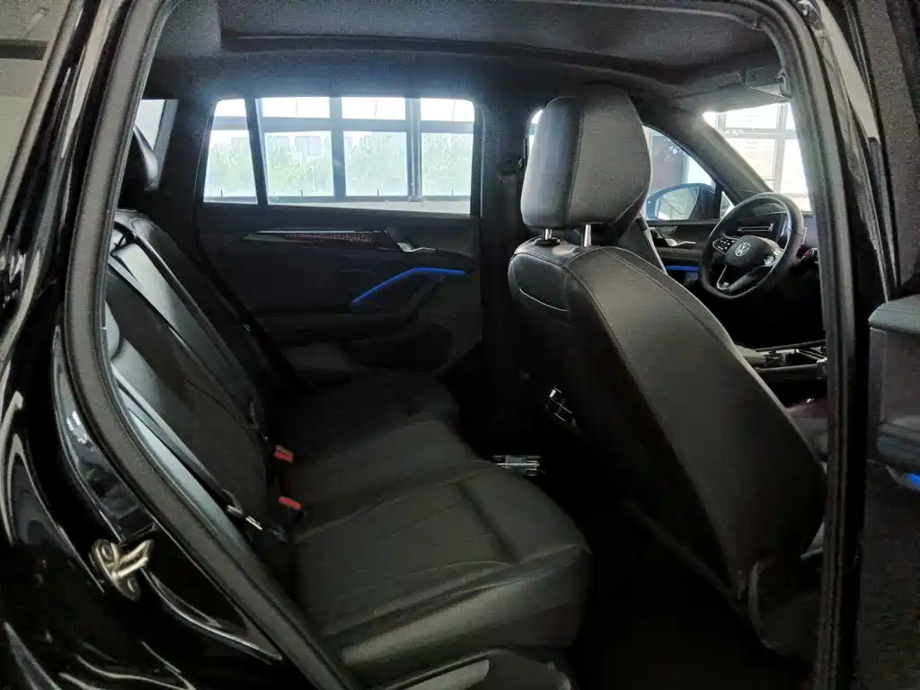 Volkswagen Tiguan L — фото 10
