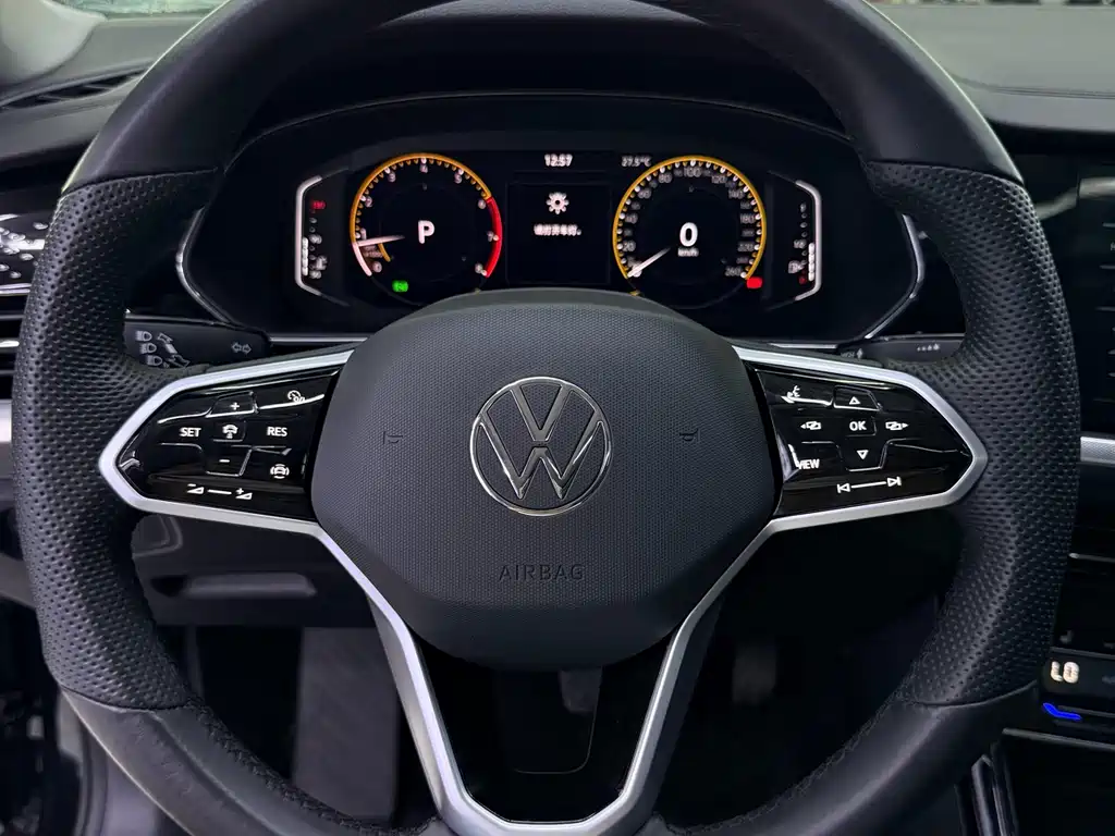 Volkswagen Passat — фото 15