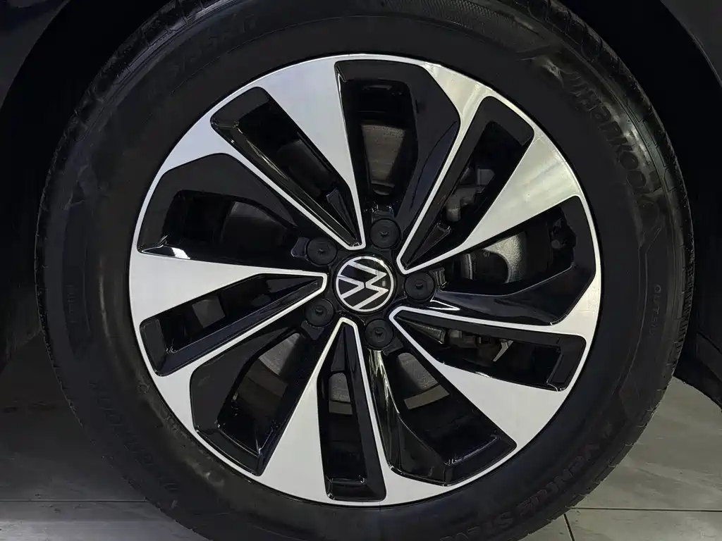 Volkswagen Passat — фото 21