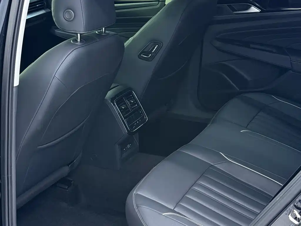 Volkswagen Passat — фото 8