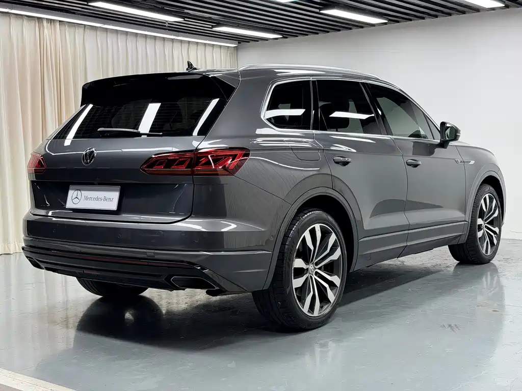 Volkswagen Touareg — фото 29