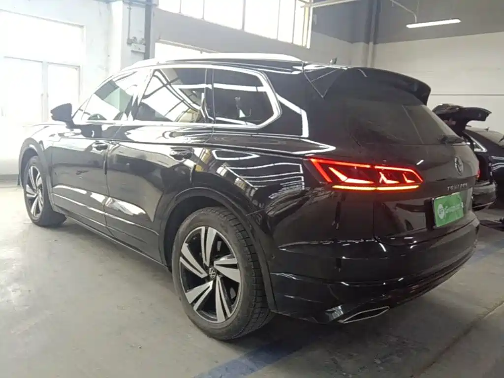 Volkswagen Touareg — фото 23