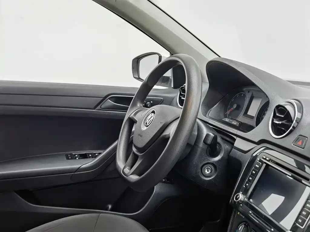 Volkswagen Jetta — фото 22