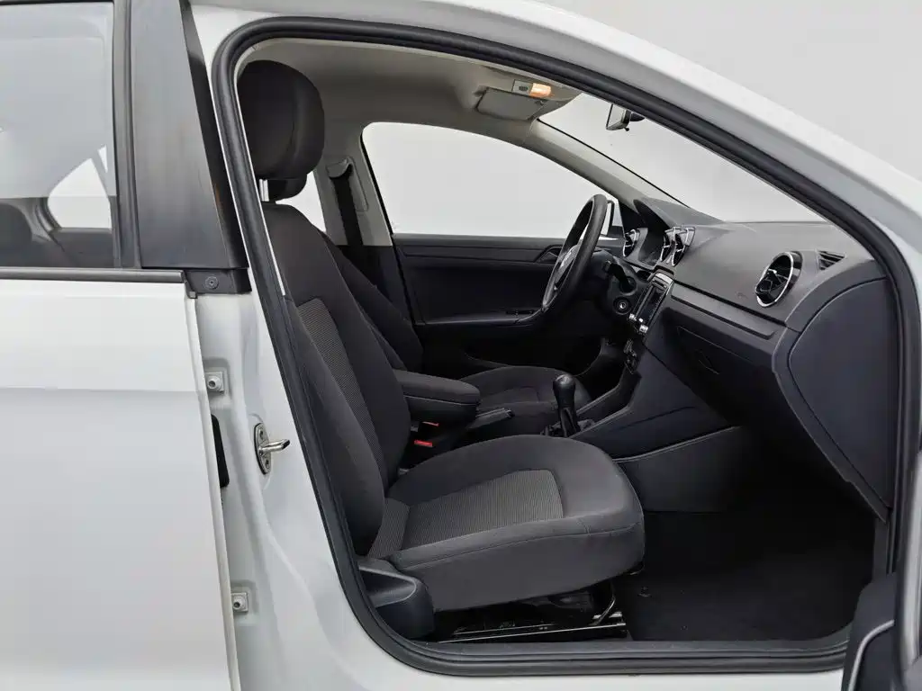 Volkswagen Jetta — фото 23