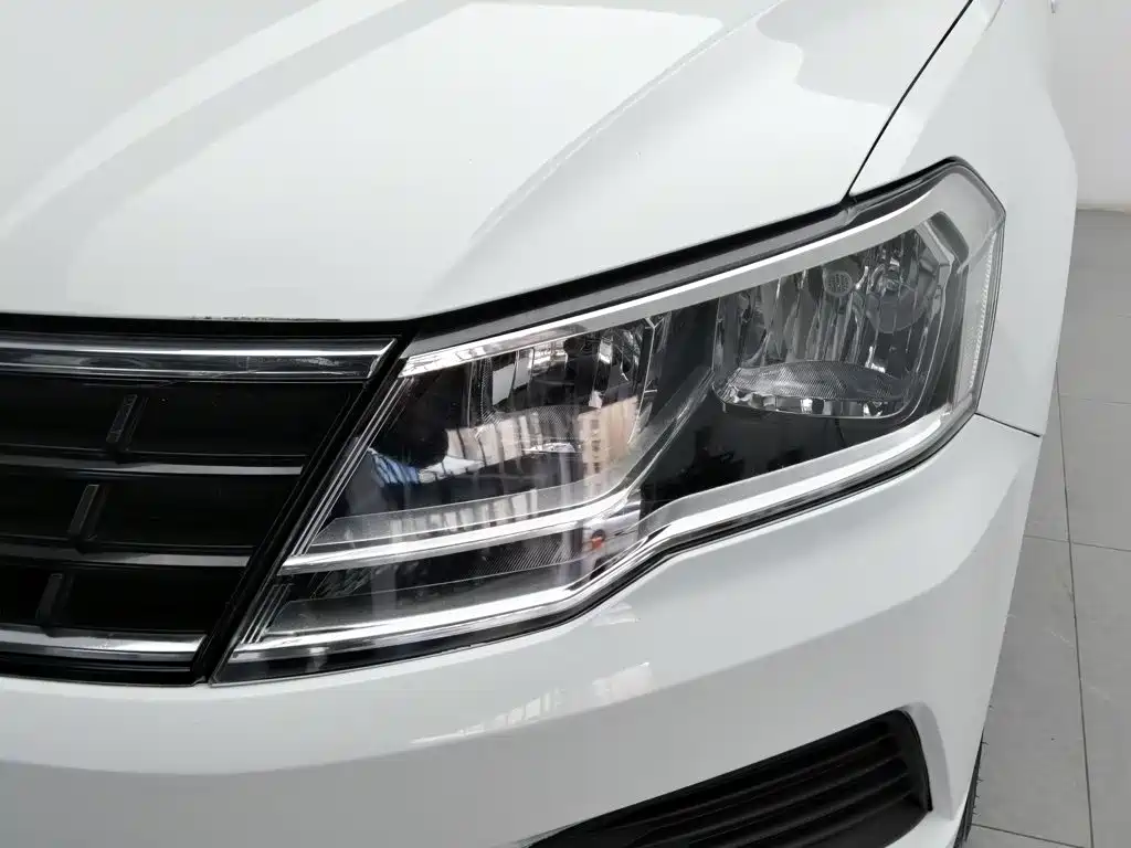 Volkswagen Jetta — фото 7