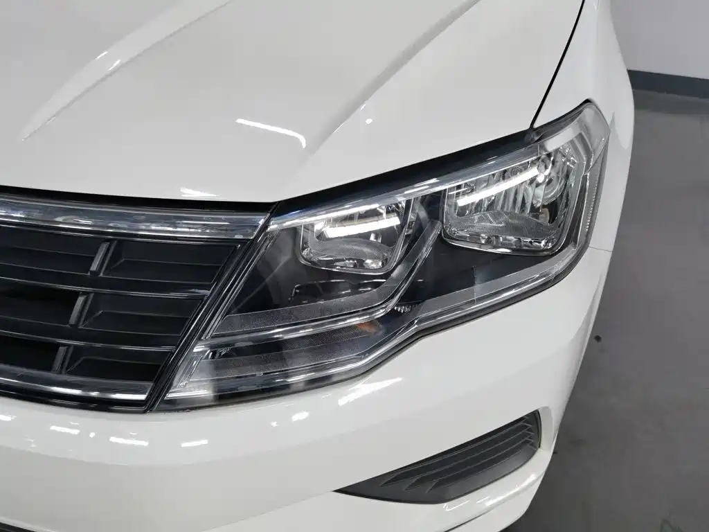 Volkswagen Jetta — фото 7