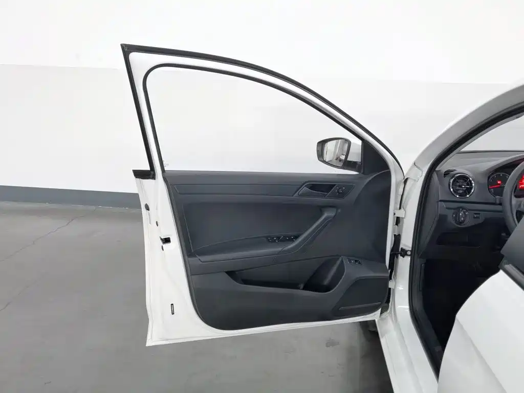 Volkswagen Jetta — фото 8