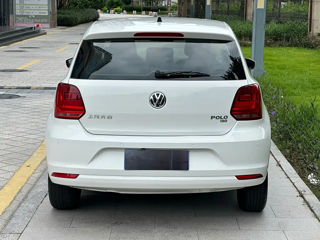 Volkswagen Polo — фото 11