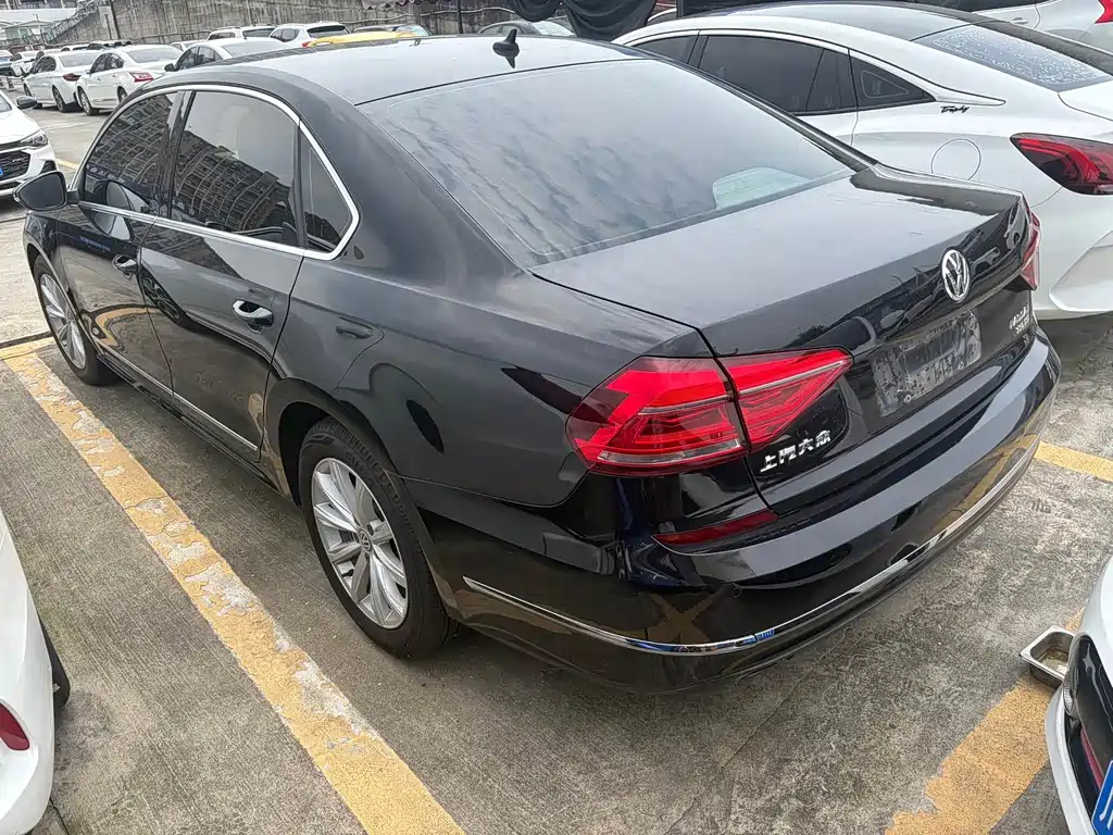 Volkswagen Passat — фото 4