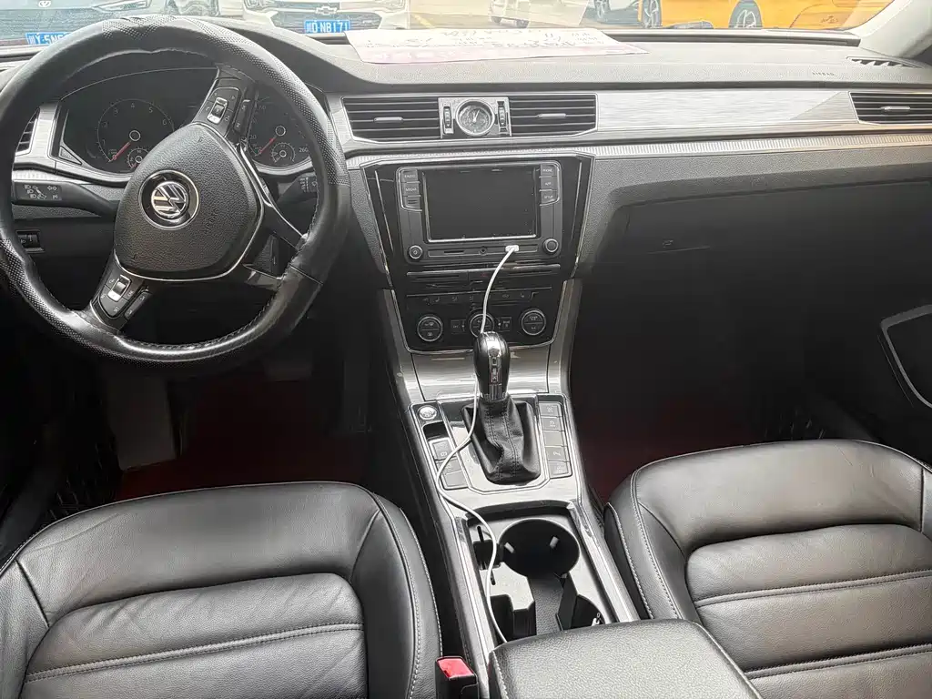 Volkswagen Passat — фото 8