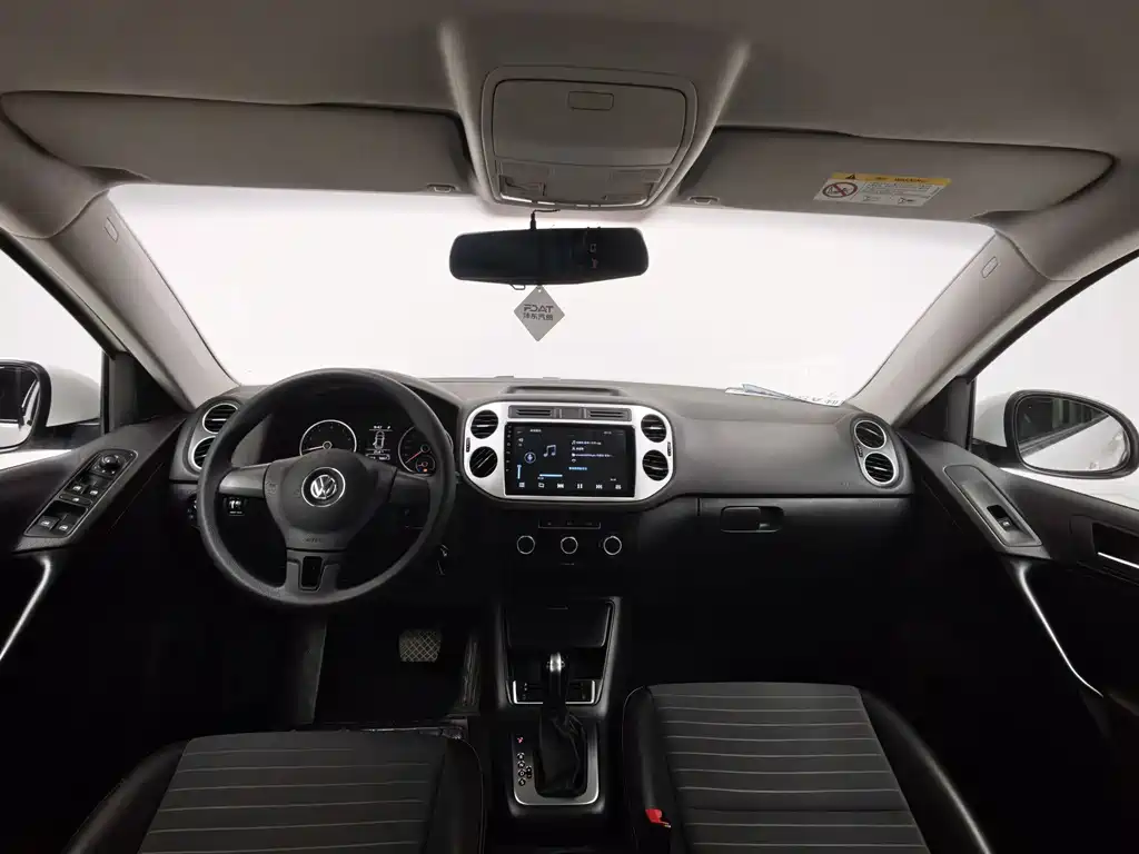 Volkswagen Tiguan — фото 17
