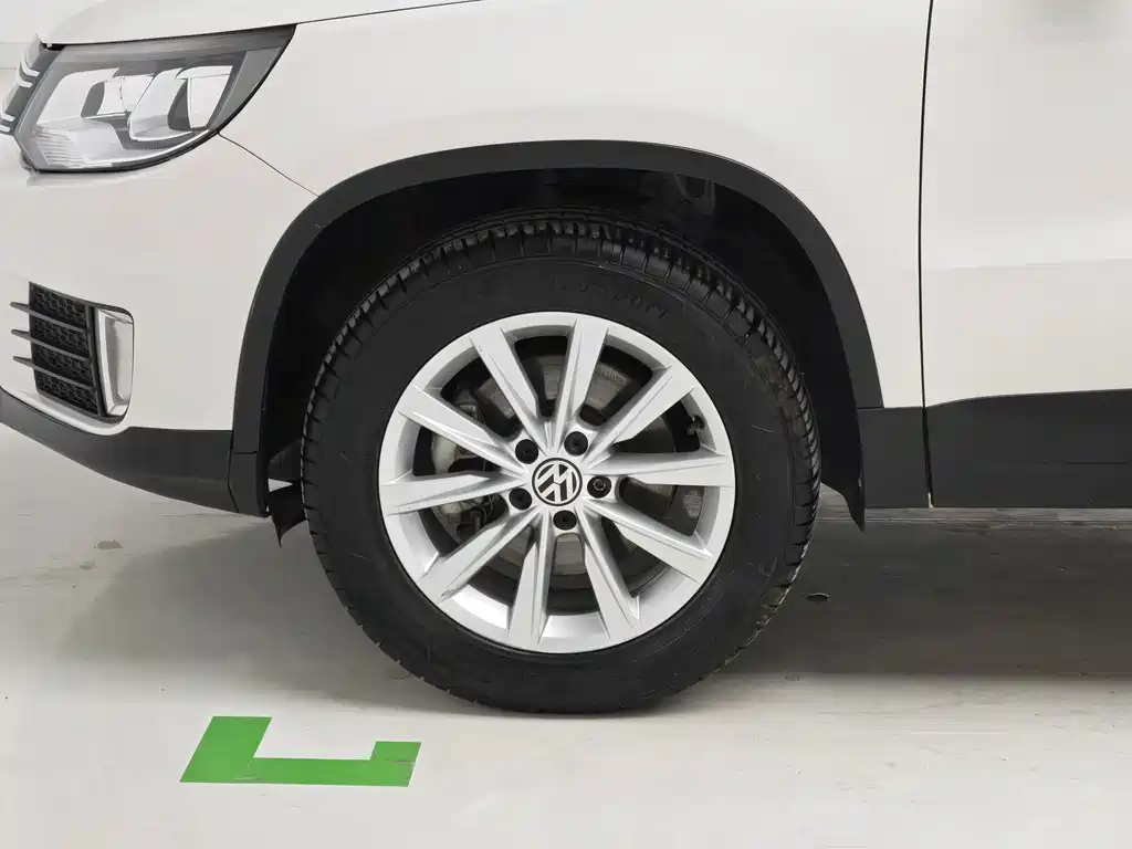 Volkswagen Tiguan — фото 8