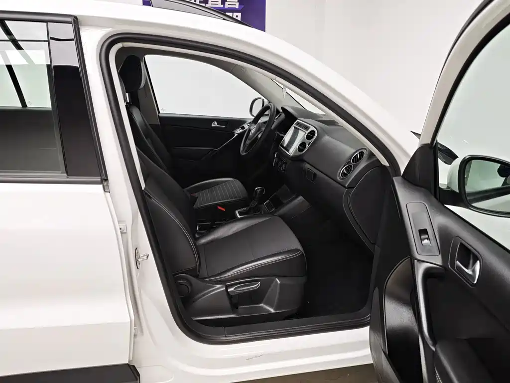 Volkswagen Tiguan — фото 10