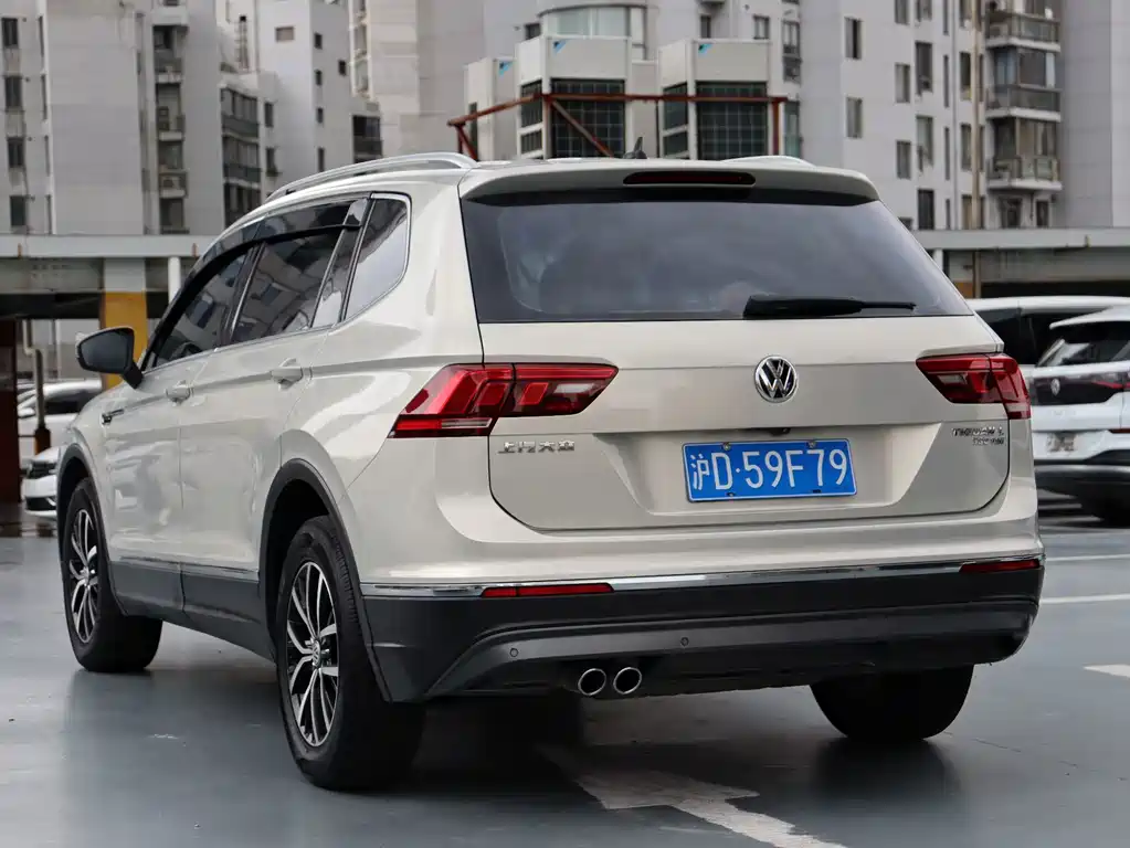 Volkswagen Tiguan L — фото 4