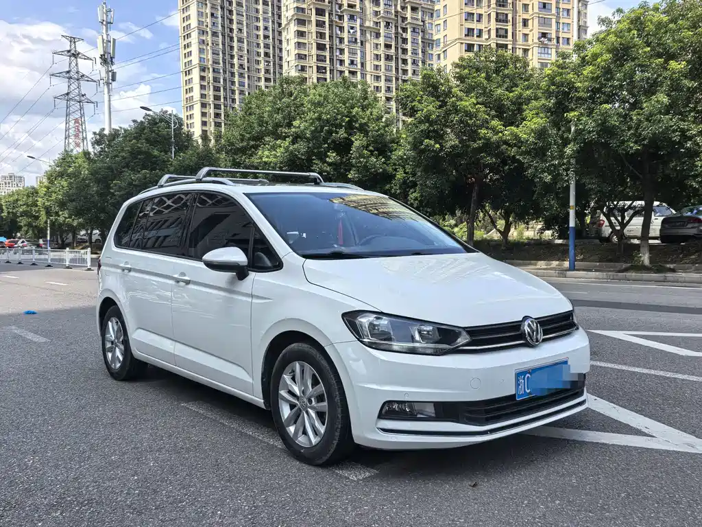 Volkswagen Touran — фото 3