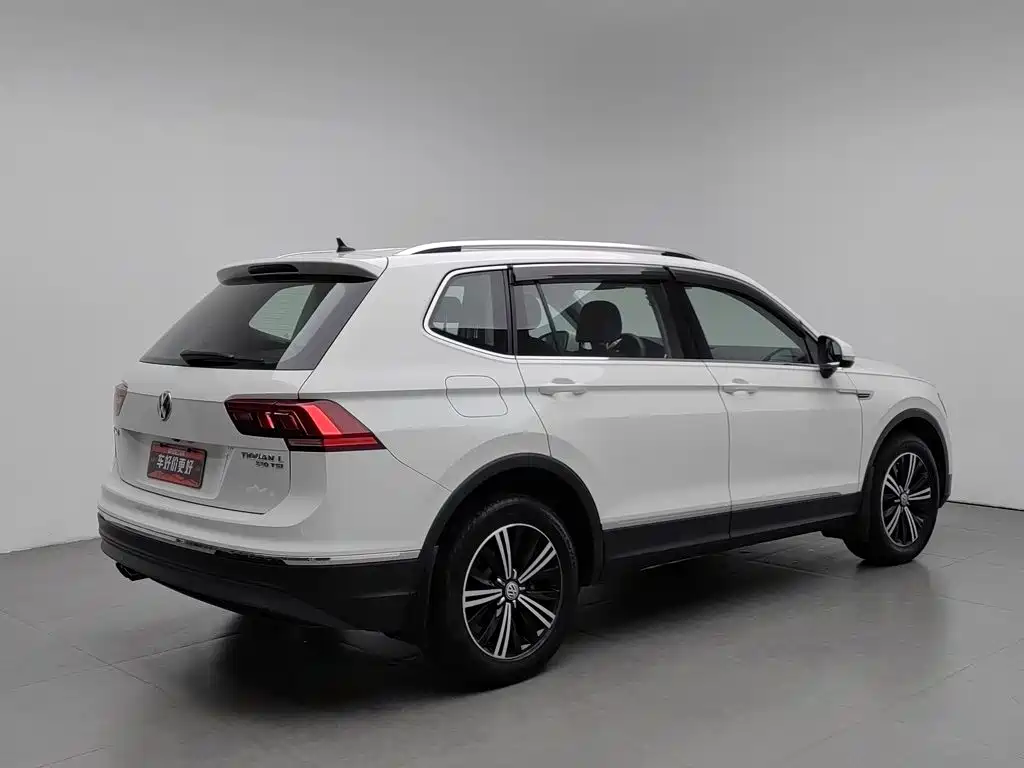 Volkswagen Tiguan L — фото 2
