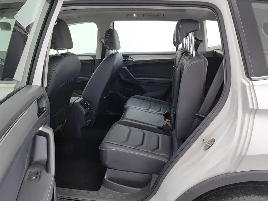 Volkswagen Tiguan L — фото 15