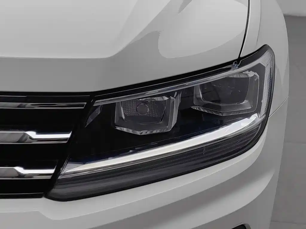 Volkswagen Tiguan L — фото 7