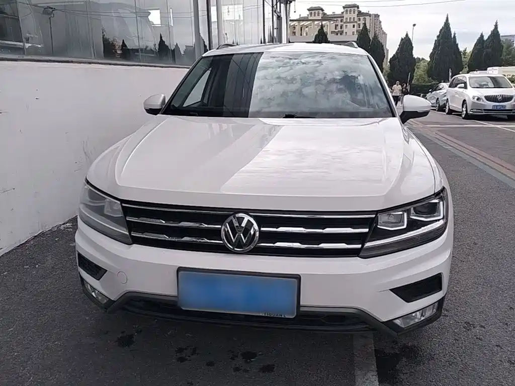 Volkswagen Tiguan L — фото 3