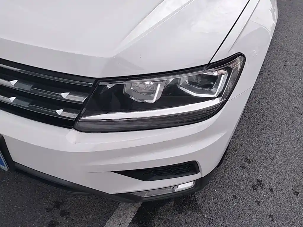 Volkswagen Tiguan L — фото 24