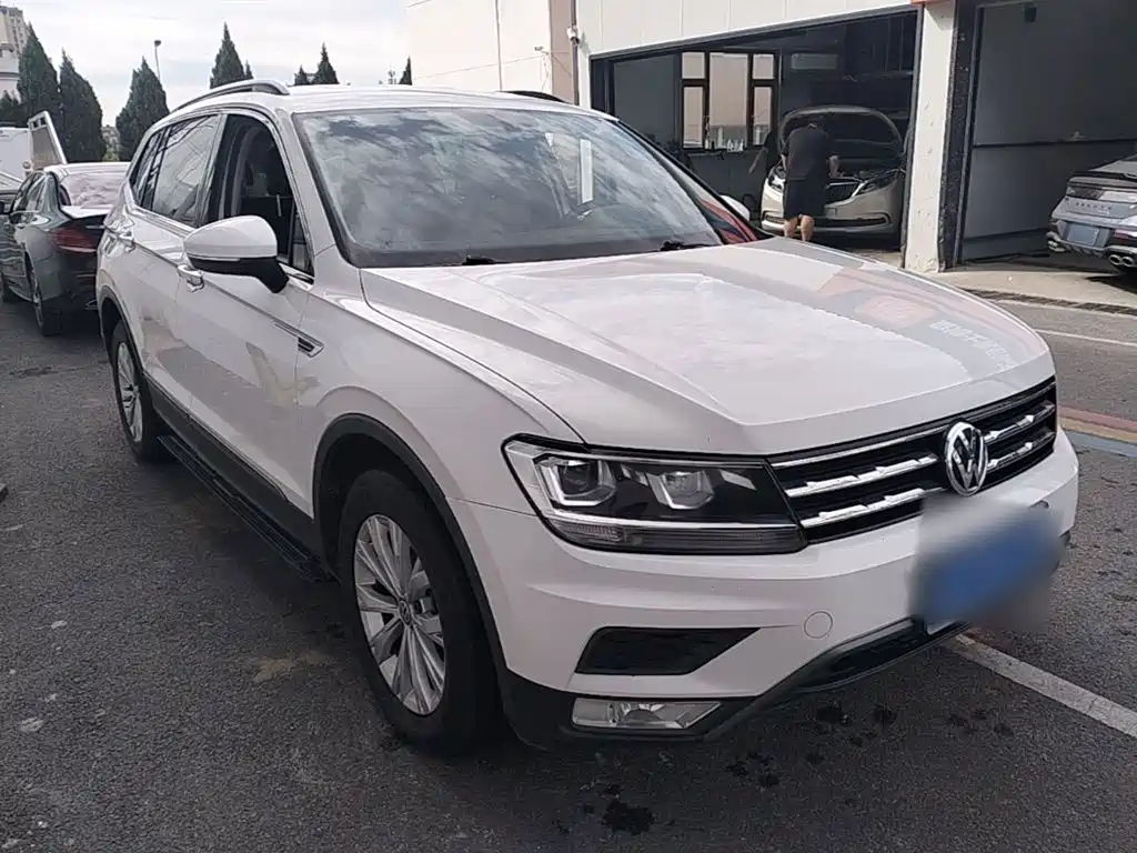 Volkswagen Tiguan L — фото 4