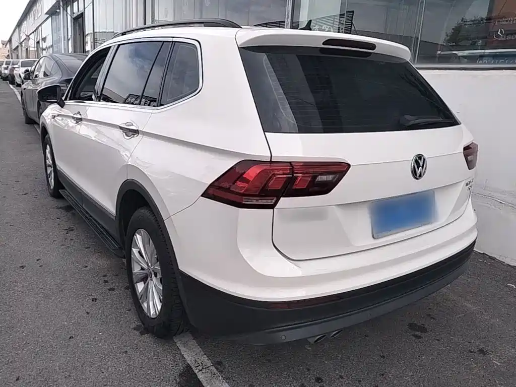 Volkswagen Tiguan L — фото 5