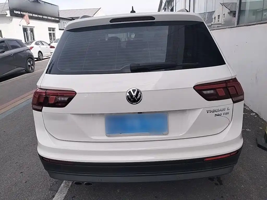 Volkswagen Tiguan L — фото 6