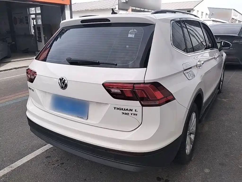Volkswagen Tiguan L — фото 7