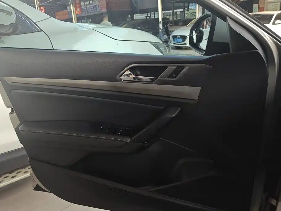Volkswagen Lavida — фото 7