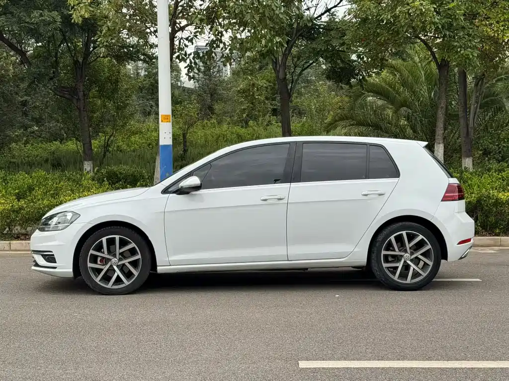 Volkswagen Golf — фото 9