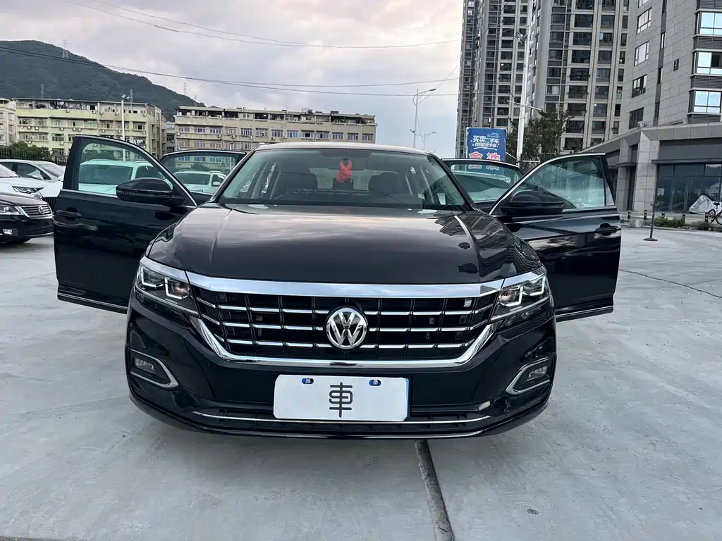 Volkswagen Passat — фото 13