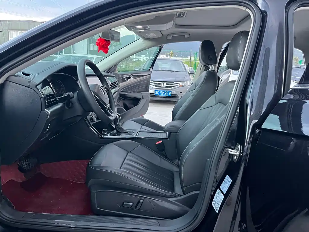 Volkswagen Passat — фото 14