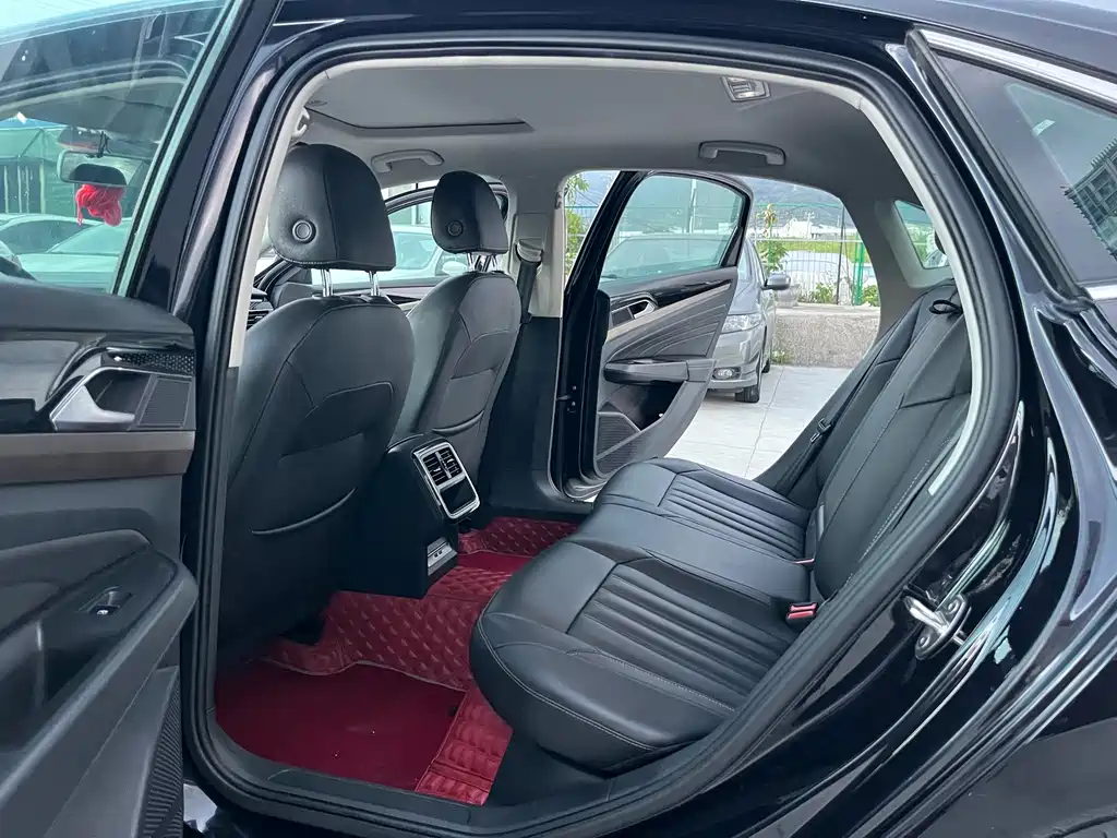 Volkswagen Passat — фото 15