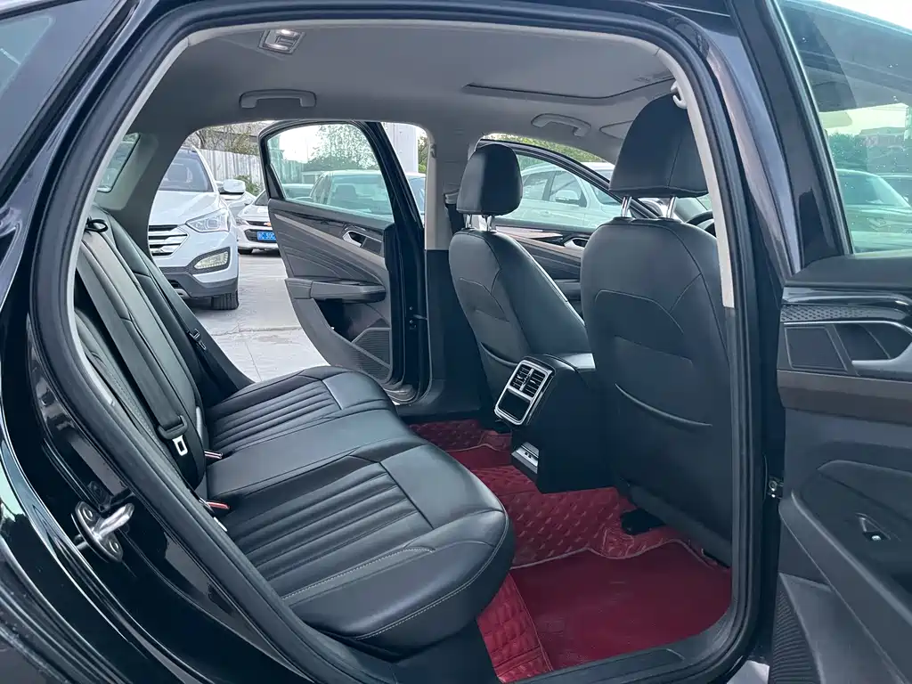 Volkswagen Passat — фото 10