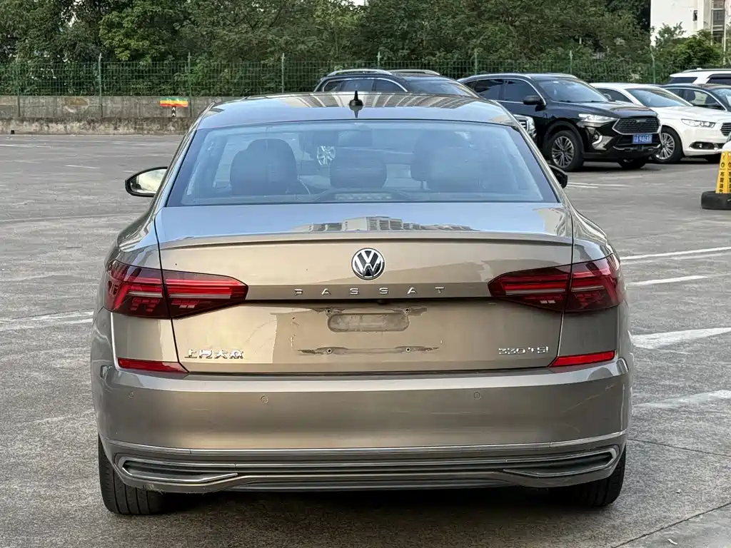Volkswagen Passat — фото 4