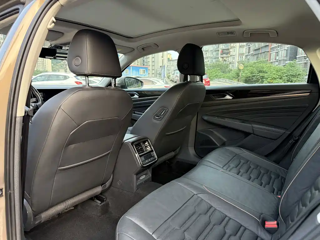 Volkswagen Passat — фото 8