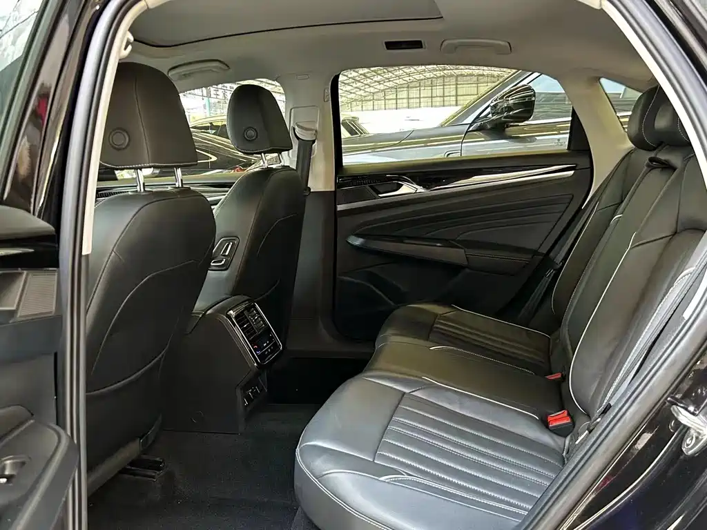 Volkswagen Passat — фото 5